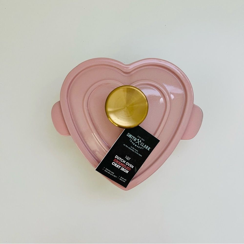 SMITH AND CLARK IRONWORKS 1qt Cast Iron Heart Shaped Dutch Oven Dish